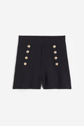 Button Front Shorts: Features:

Button-front patch pocket short
Made out of Lambskin