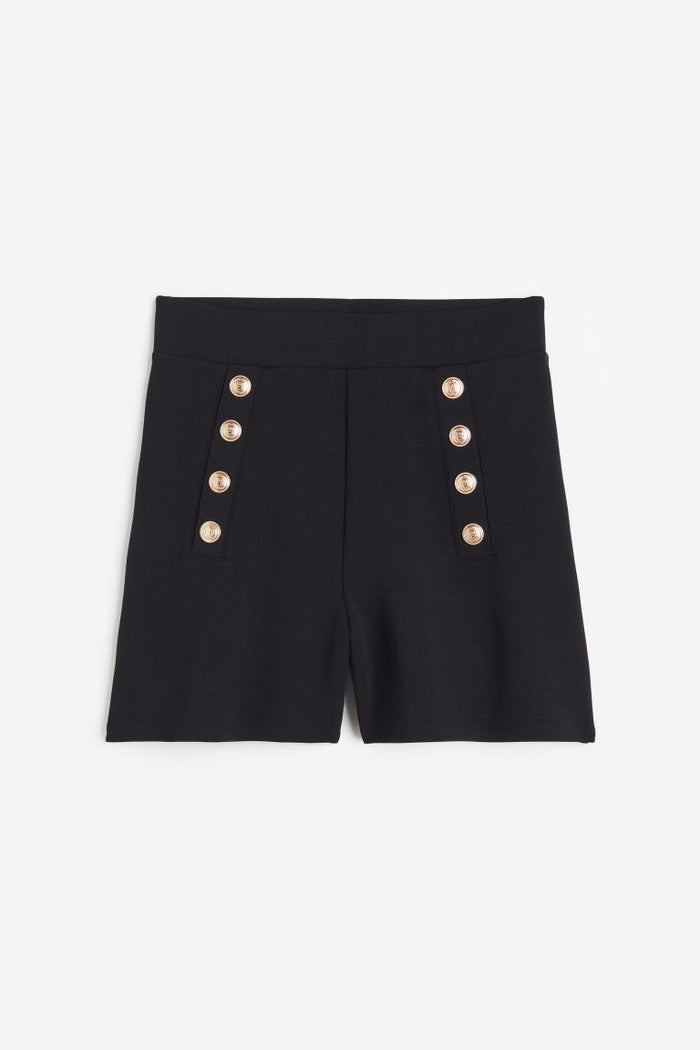 Button Front Shorts: Features:

Button-front patch pocket short
Made out of Lambskin