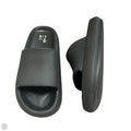 Sandals Flats By Mix No 6 In Black, Size: 10