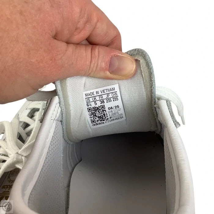Shoes Flats By Adidas In White, Size: 6.5
