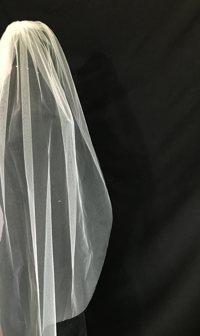 Veil 100: Cut edge veil fingertip length 1 tier
