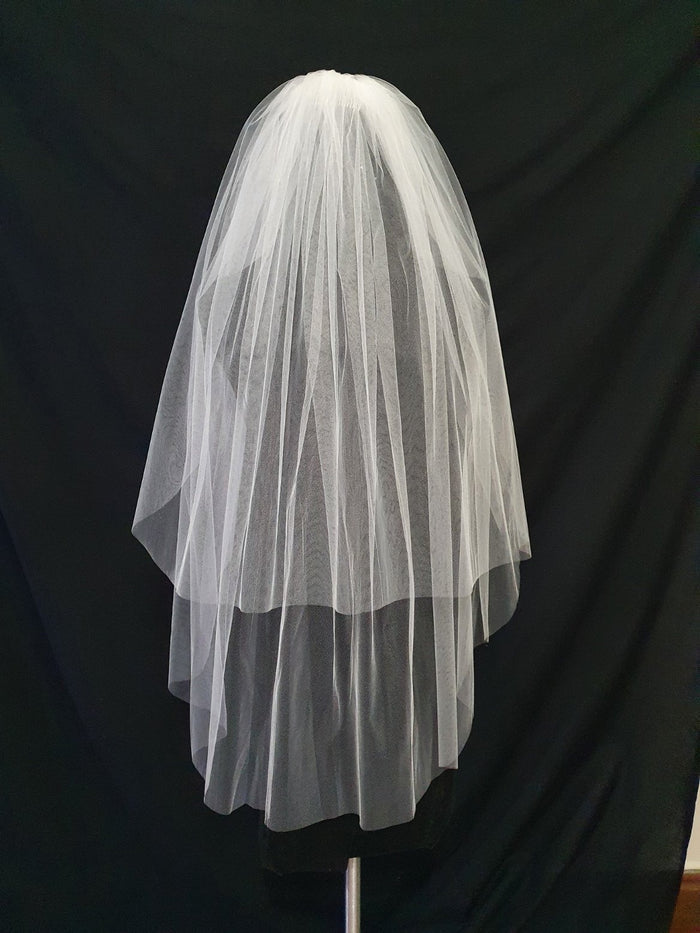 Veil 100: Cut edge veil fingertip length 1 tier