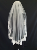 Veil 130lace c: Fingertip length with Lace trim