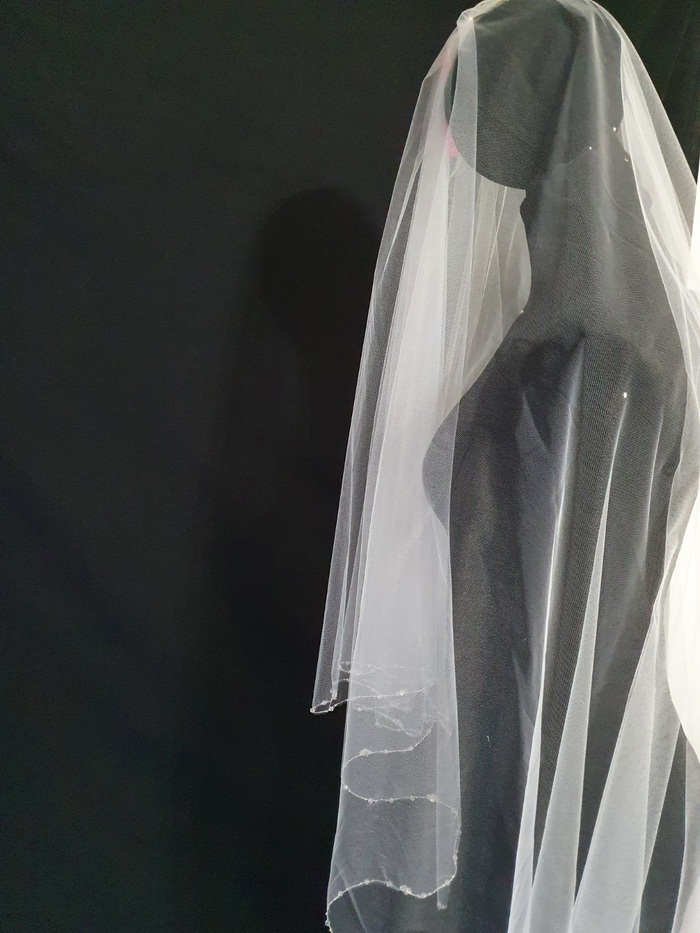 Veil 520misc: Chapel length centre cut